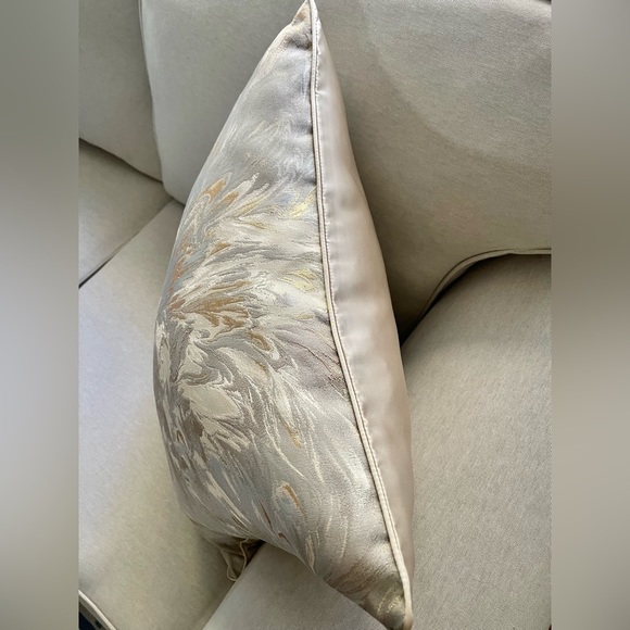 Luxury Champagne and gold waves glam pillow.             Size 22x 22 inch - Picture 10 of 10